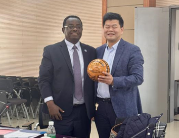 联合国粮农组织助理总干事兼非洲区域代表阿贝贝·海尔-加布里埃尔一行访问我所